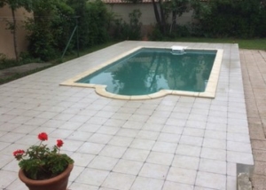 Plage de piscine à Istres