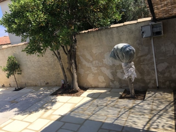 Terrasse en dalle de pierre à Istres